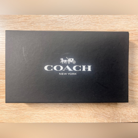 NEW w/ TAG Authentic Coach Leather Tech Gloves (Wine) - Picture 4 of 4